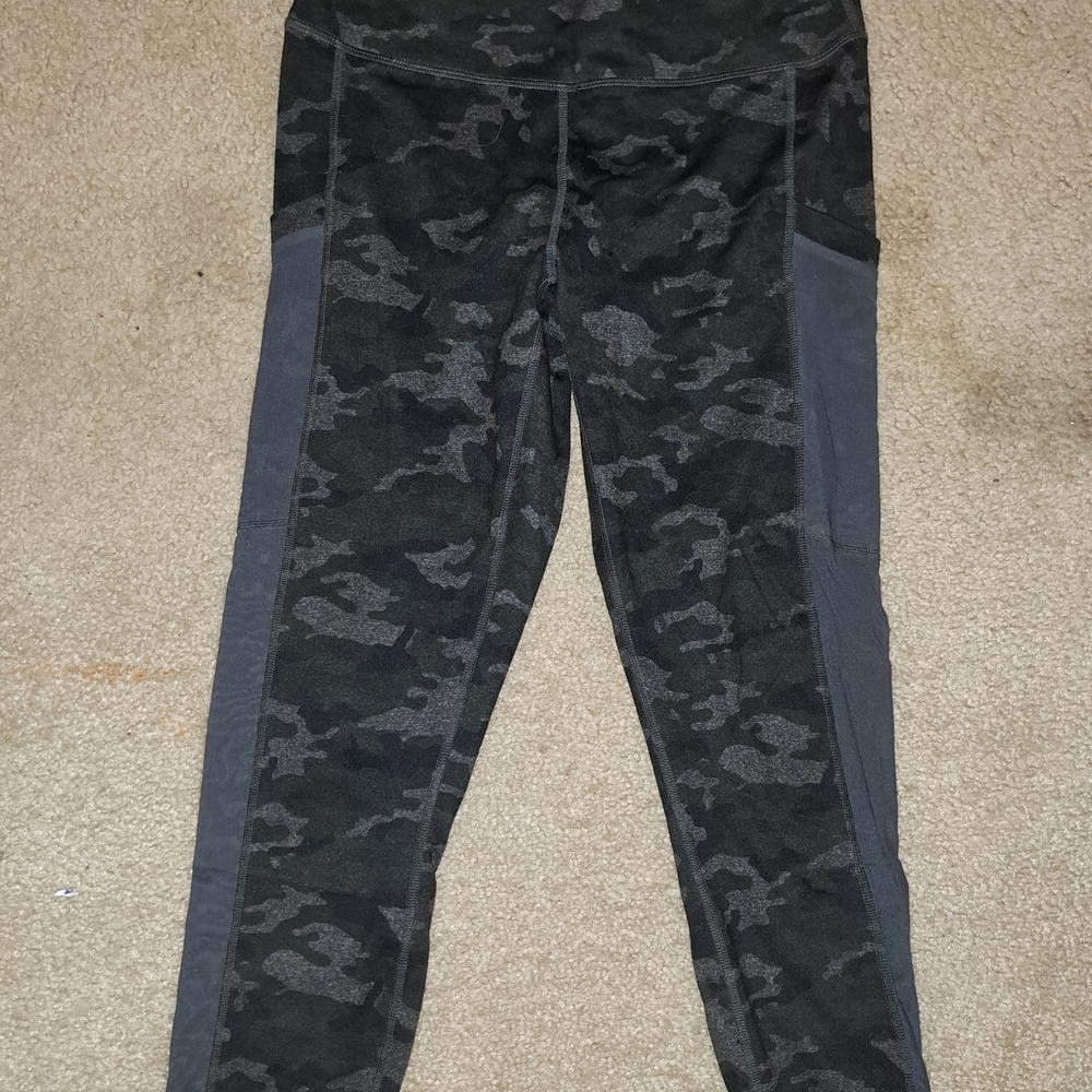 Fabletics Women's Grey Camouflage Powerhold 7/8 Leggings